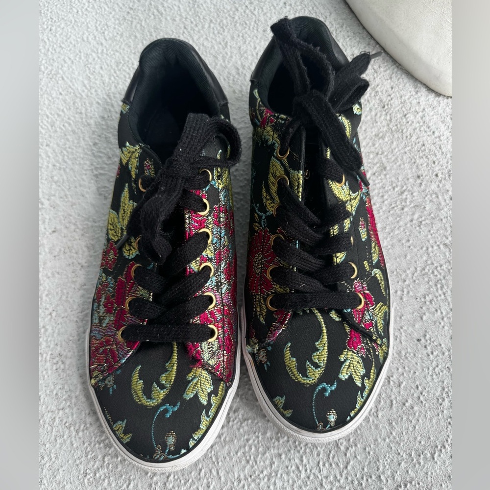 Guess Black Sneakers with Floral brocade Asian inspired Accents 8 - Picture 4 of 12